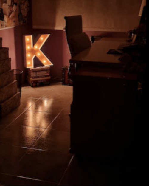 letra madera y chapa con luz decorativa
